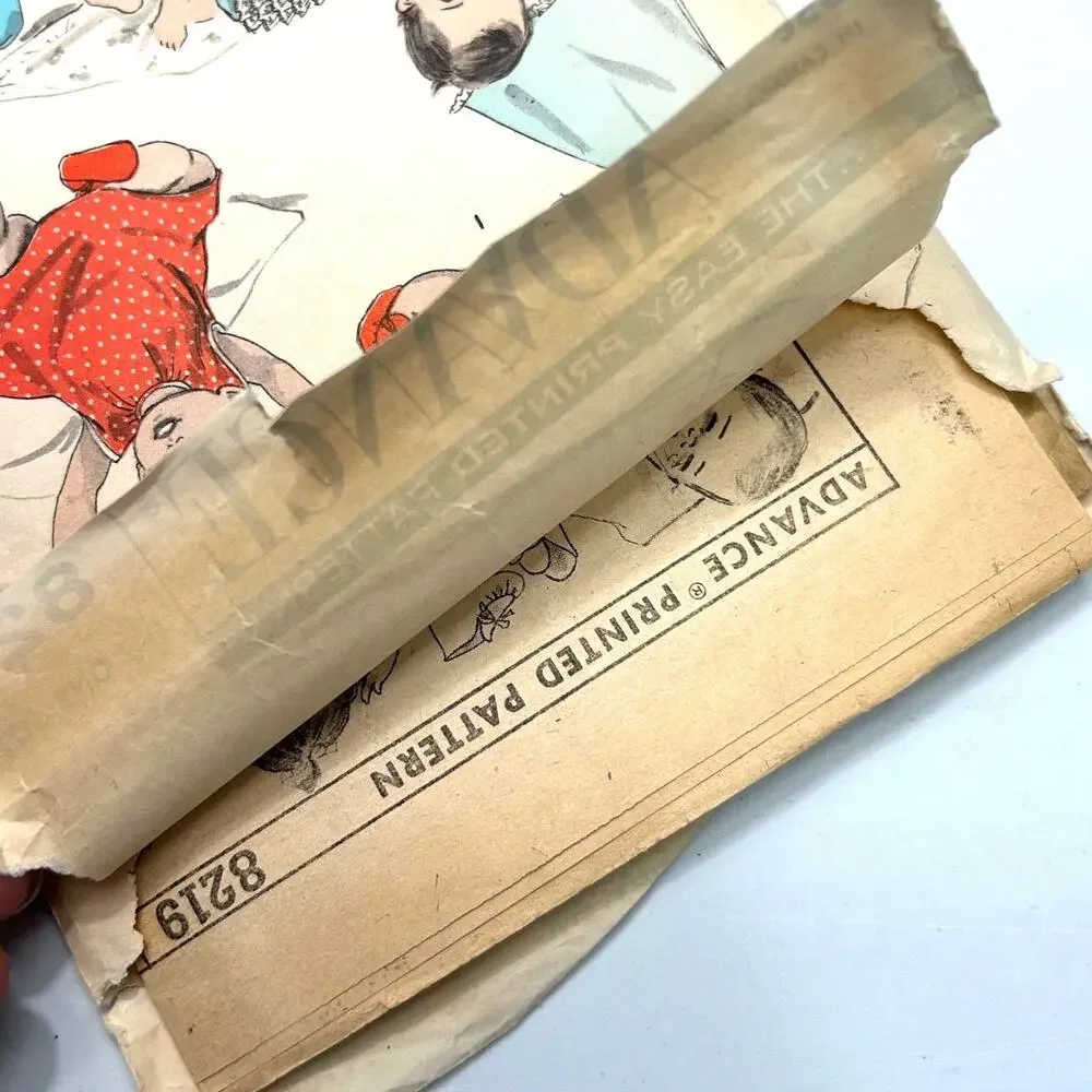 Advance Vintage 1950's Pattern #8219 Infant Layette One‎ Size